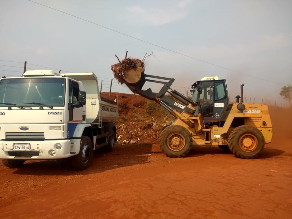 Realizada limpeza na Estrada Municipal Alírio Lelis Garcia