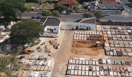 Prefeitura trabalha em melhorias no Cemitério Municipal para o Dia de Finados