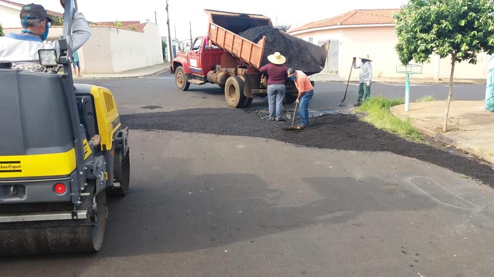 Operação Tapa-buracos segue por mais bairros da cidade