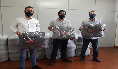 Plurinox realiza entrega de 300 cobertores para a Campanha do Agasalho