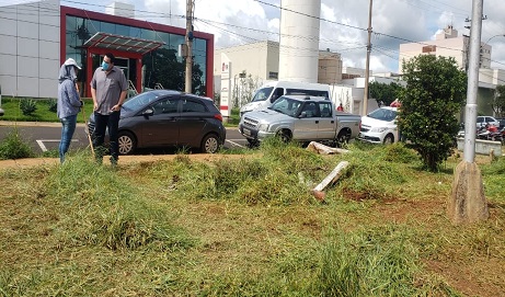 Prefeito Juninho Gaspar acompanha limpeza de áreas verdes