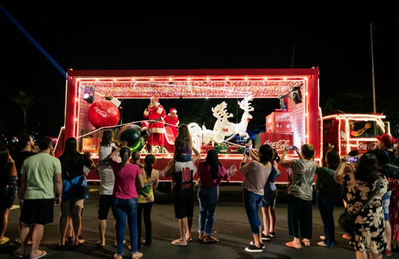 Caravana de Natal da Coca-Cola abre a semana de atrações do Natal Encantado 2025 nesta segunda (1º)