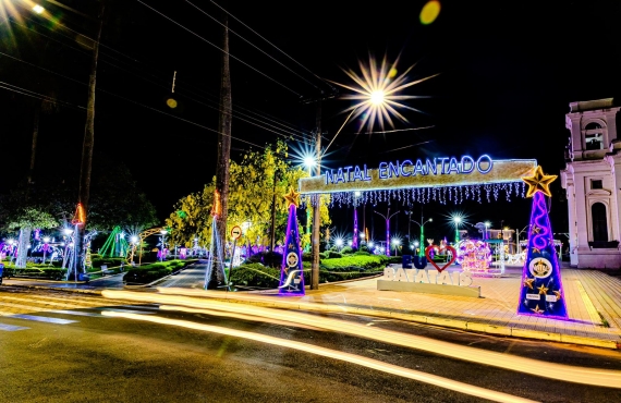 Natal Encantado 2025: Confira a galeria de fotos da decoração natalina na Praça do Santuário