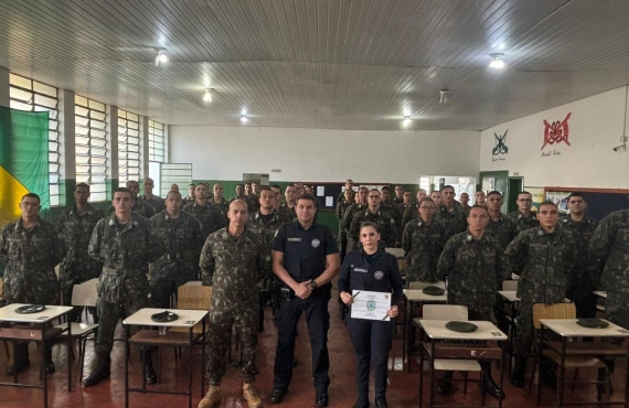 GCM de Batatais promove treinamento sobre violência doméstica e drogas para atiradores do Tiro de Guerra